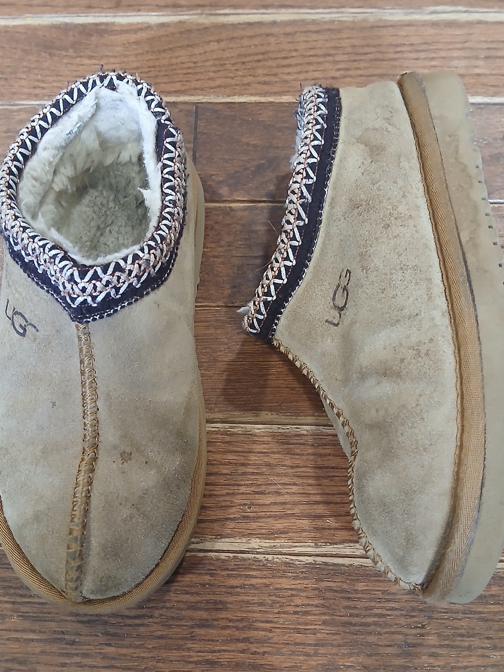 UGG Kids Tan Suede Slip-On Shearling Slippers Sz 1.5 Y Back To School Fall